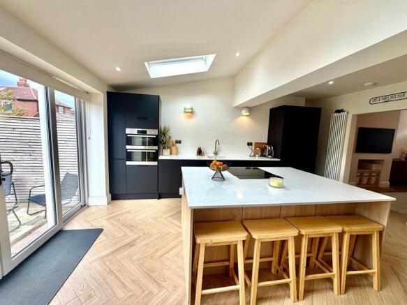 2 bed Semi-Detached for sale Image 10