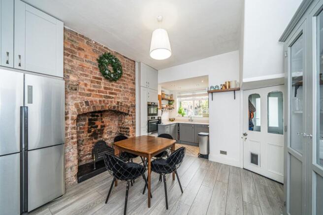 3 bed Terraced to rent Image 3