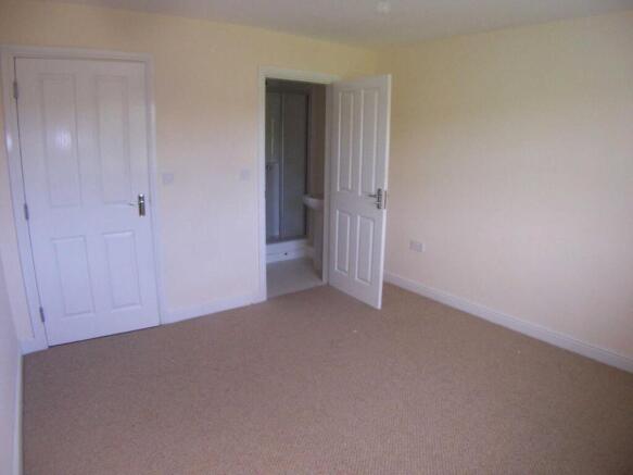 2 bed Apartment to rent Image 4