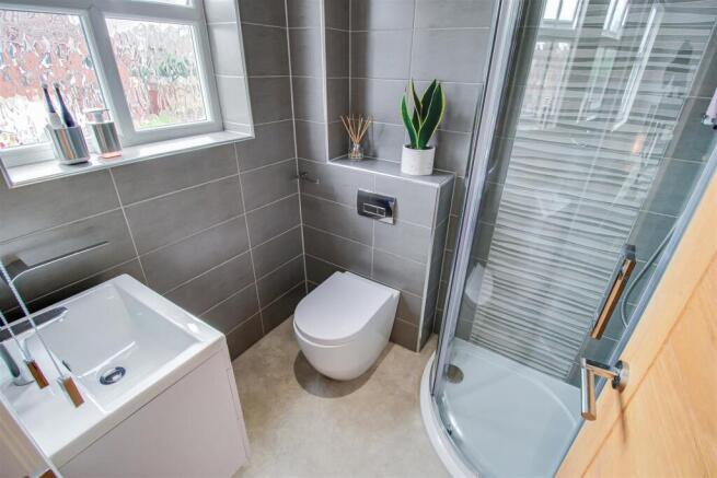 4 bed Detached for sale Image 12