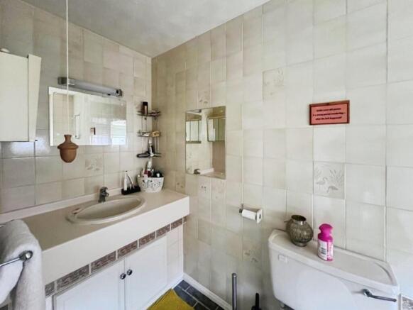 pbox-bathroom-343134.jpg