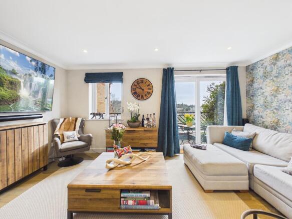 CAM02119G0-PR0550-STILL002