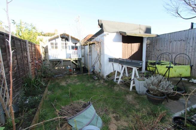 garden rear.JPG