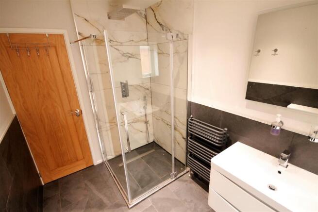 Further Family Bathroom Image