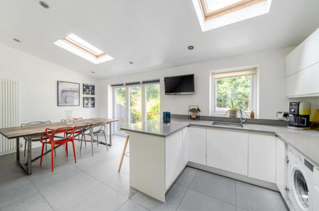 3 bed Semi-Detached for sale Image 7