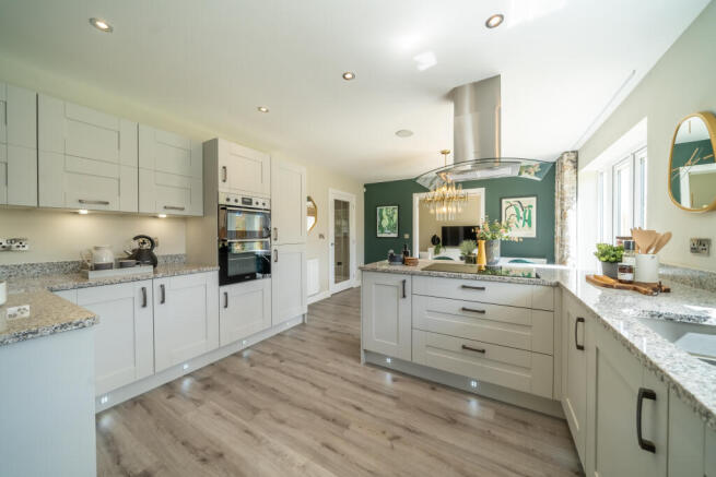 4 bed Detached for sale Image 4