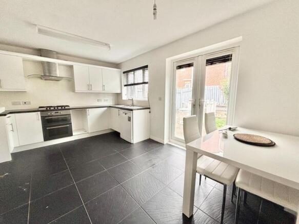 4 bed Detached for sale Image 7