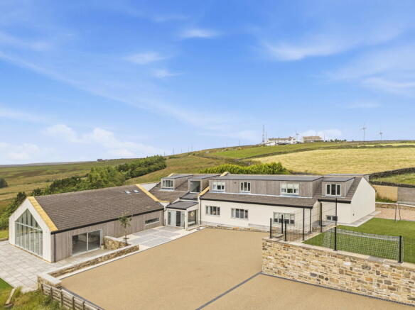 5 bed Detached to rent Image 4