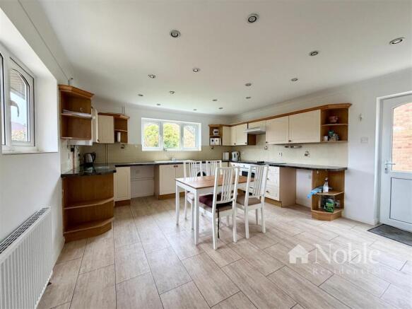 Kitchen/Breakfast Room