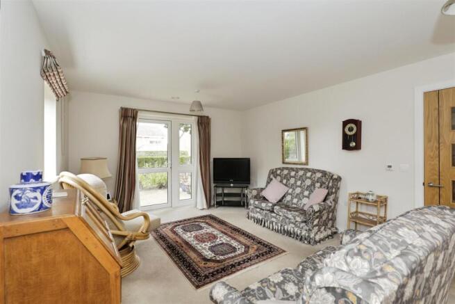 2 bed Apartment for sale Image 4