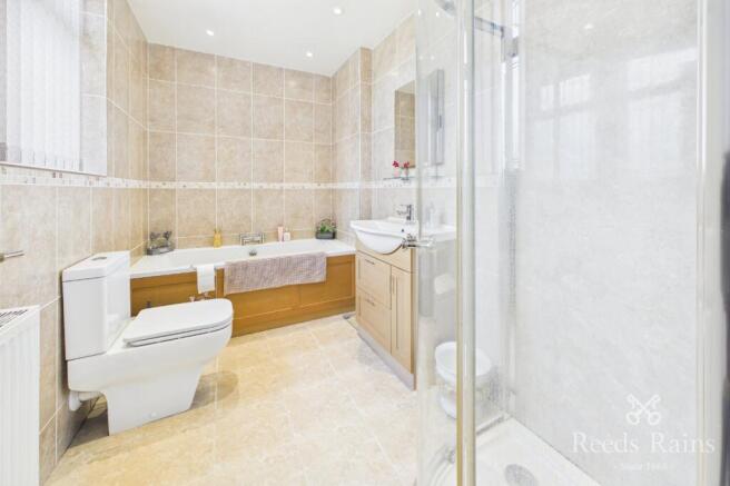 Bathr/Shower Room