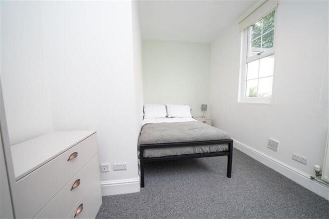 3 bed Apartment to rent Image 9
