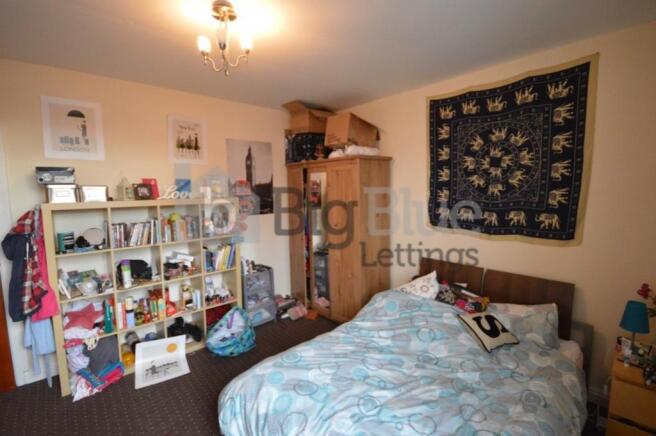 3 bed House Share to rent Image 4