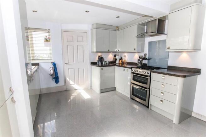 LUXURY FITTED KITCHEN / DINER