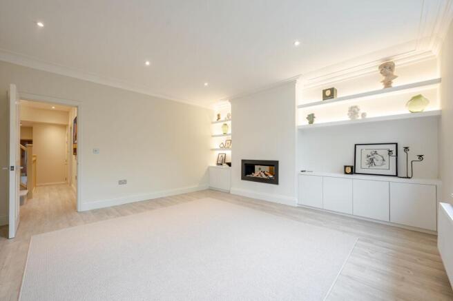 2 bed Flat for sale Image 4