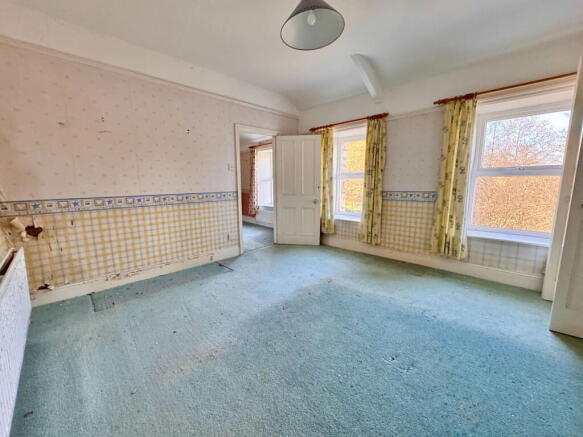 4 bed Detached for sale Image 9