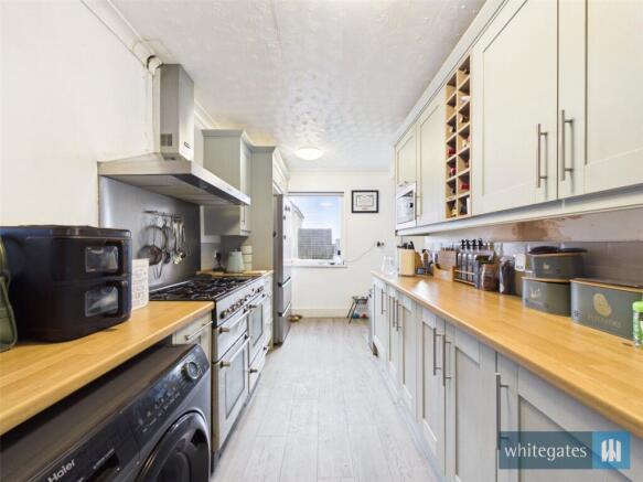 5 bed Semi-Detached for sale Image 6