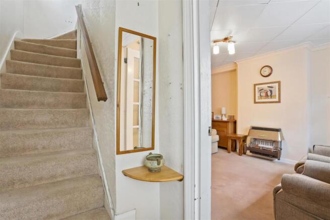 830186517 - 52 Windborough Road , SM5 13.jpg