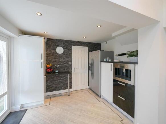 Kitchen/ Breakfast Room
