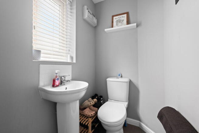 4 bed Semi-Detached for sale Image 10