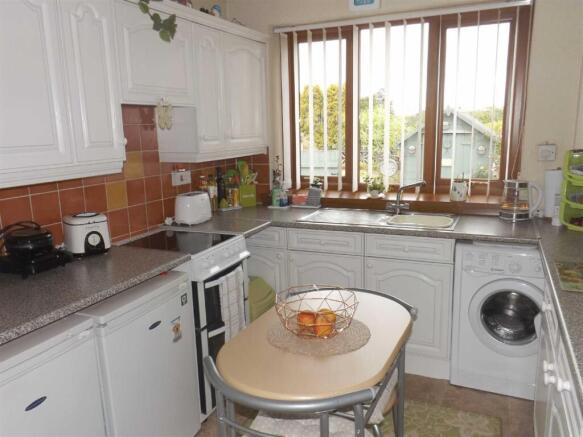 Blackburn Road, West End, Oswaldtwitle photo 4