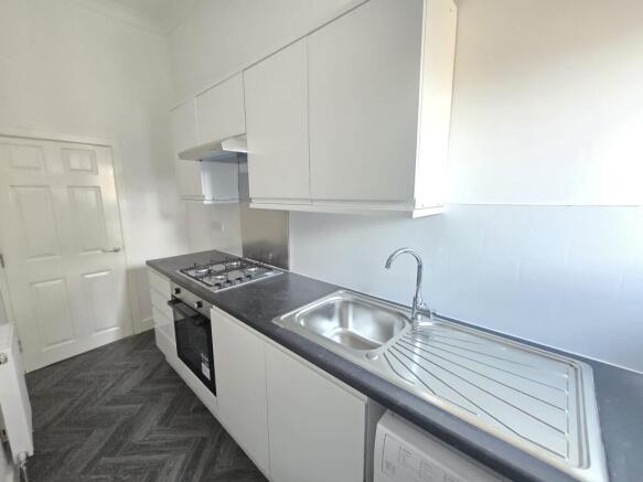 2 bed Flat to rent Image 4