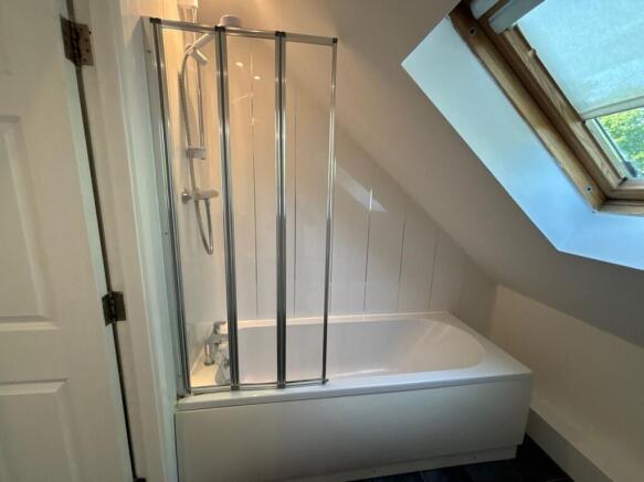 2 bed Apartment to rent Image 5