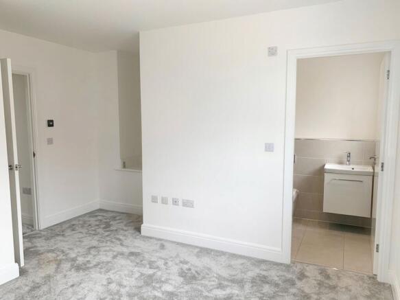 3 bed Semi-Detached to rent Image 6