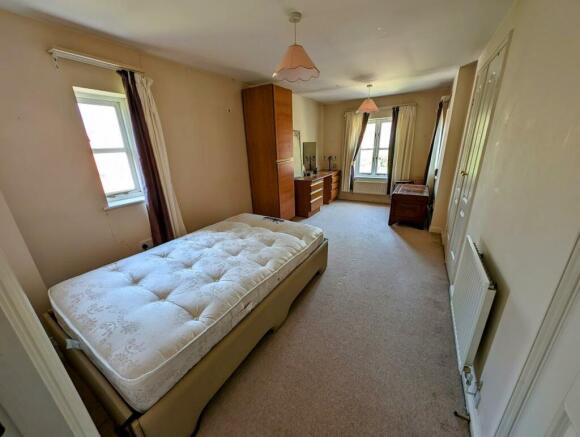 bed 1.jpg