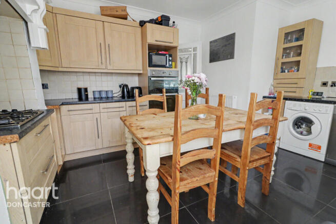 3 bed Semi-Detached for sale Image 8