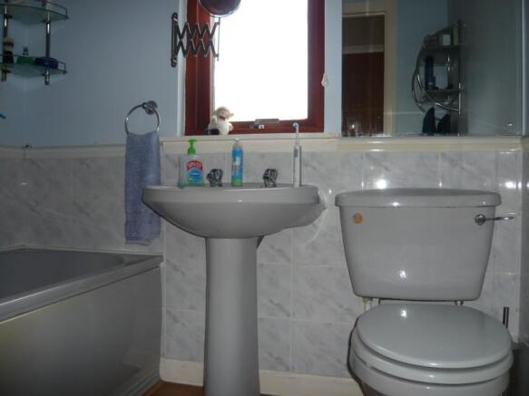 23 Pettens Street, Balmedie - Bathroom