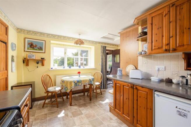 3 bed Detached for sale Image 4