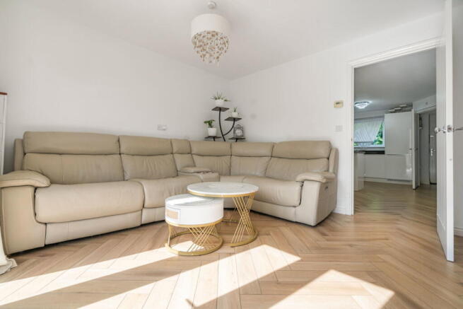 3 bed Semi-Detached for sale Image 10