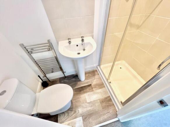 3 bed Terraced to rent Image 12