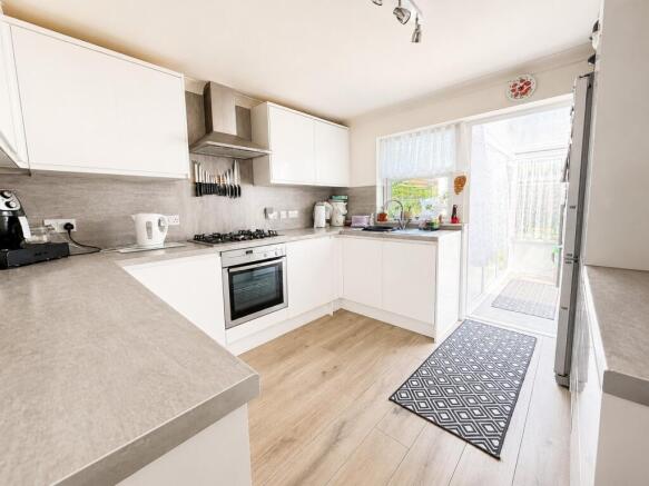 Carisbrooke Road, Gosport photo 4