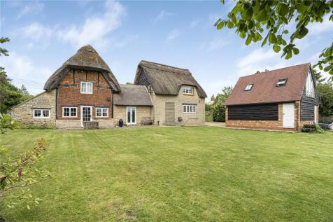 Lillingstone Road, Akeley, Buckingham, Buckinghamshire, MK18