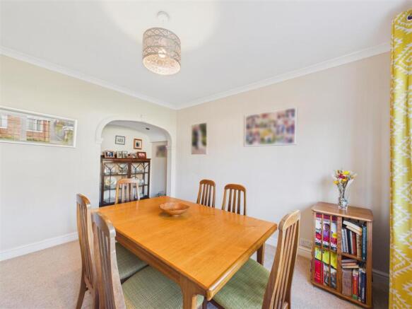 4 bed Semi-Detached Bungalow for sale Image 9