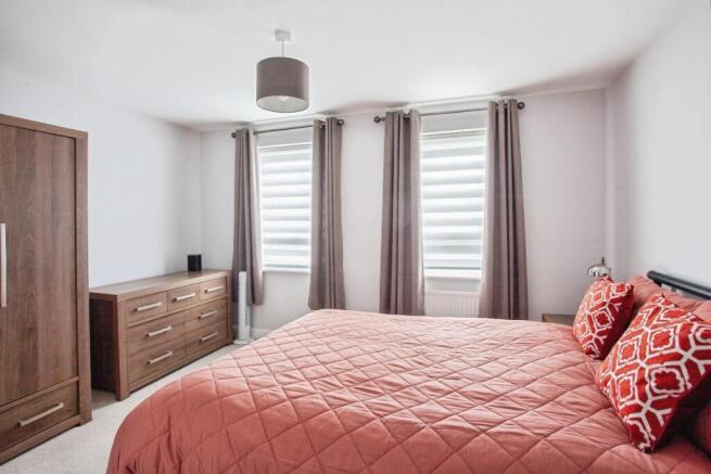 3 bed Town House for sale Image 11