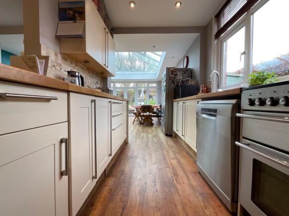 4 bed Semi-Detached for sale Image 9