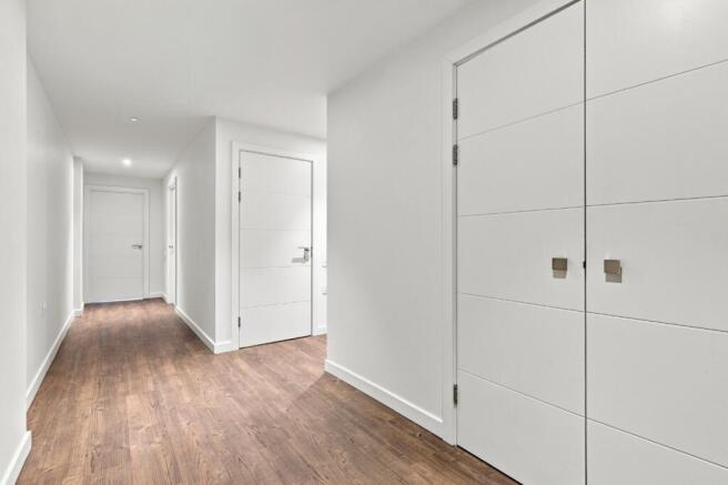 3 bed Flat for sale Image 12