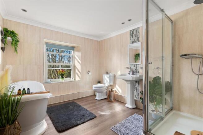 Myrtle Hill Family Bathroom.jpg