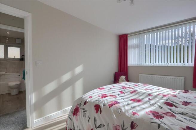 3 bed Bungalow for sale Image 12