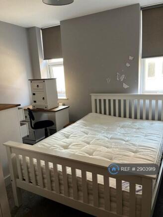 3 bed Flat to rent Image 12