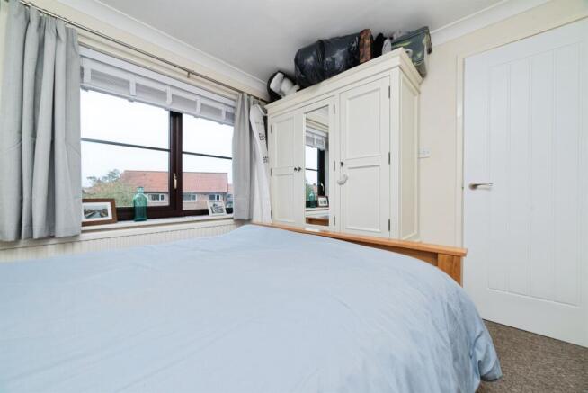 4 bed Detached for sale Image 9