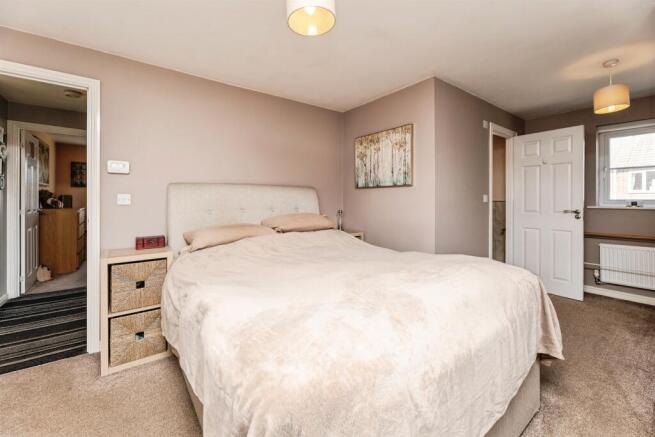 3 bed Detached for sale Image 10
