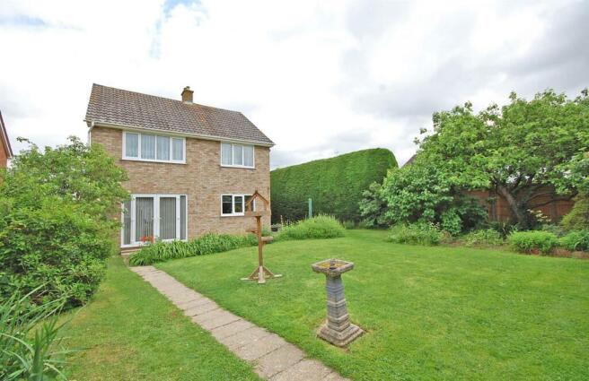 Rear Garden b.jpg