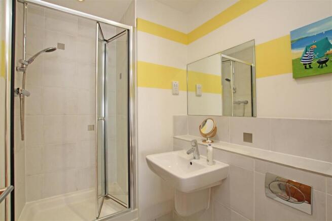 11SAP - En suite shower room.jpg