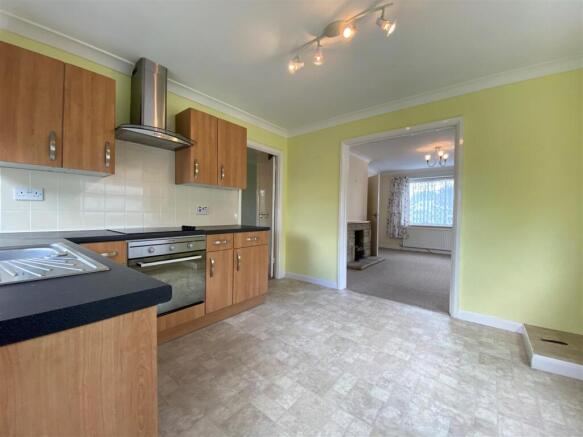 kitchen 2.jpg