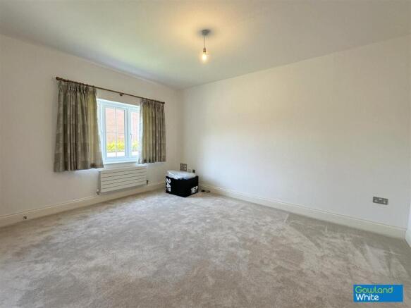 5 bed Detached for sale Image 10