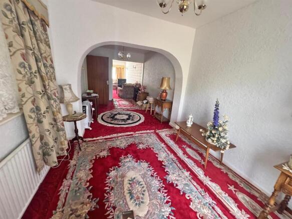 SITTING ROOM/ DINING ROOM